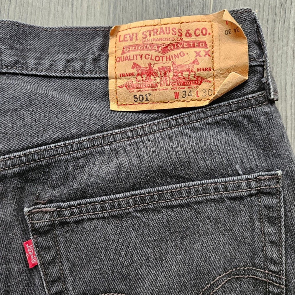 Vintage Levis 501 Mens Faded Black Straight Leg Denim Jeans 34x30 Button Fly - Picture 5 of 15